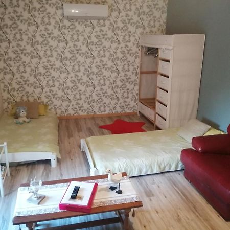 Bed and Breakfast Les Tourterelles Chabournay Exterior foto